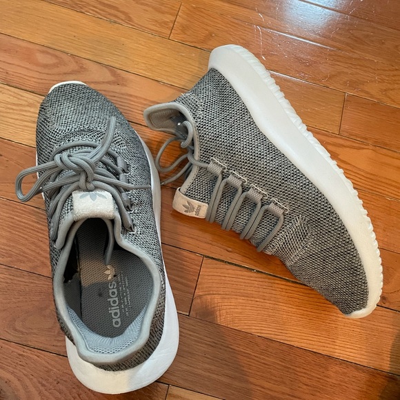 LIKE NEW ADIDAS SNEAKERS - Picture 3 of 4